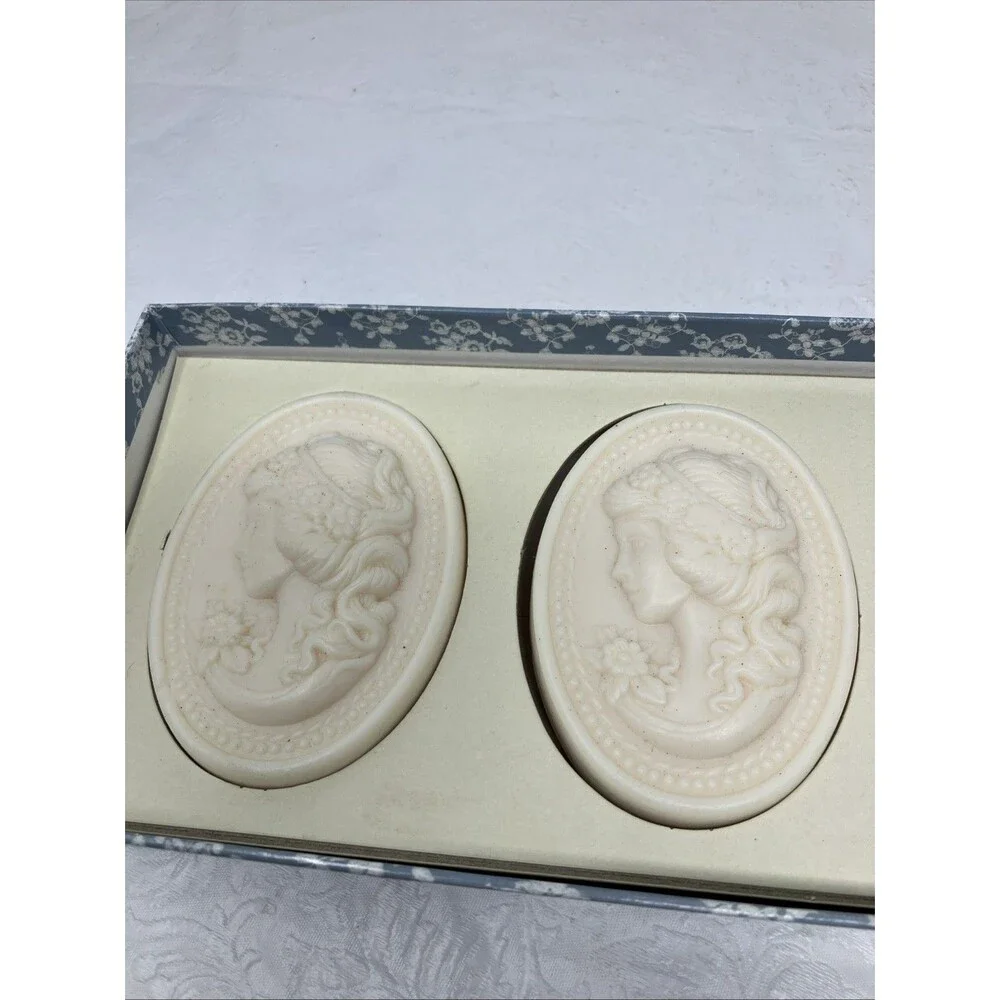 Italy SAPONIFICIO ARTIGIANALE FIORENTINO Carved Soap Bars Lot Cameo & Venus Milo